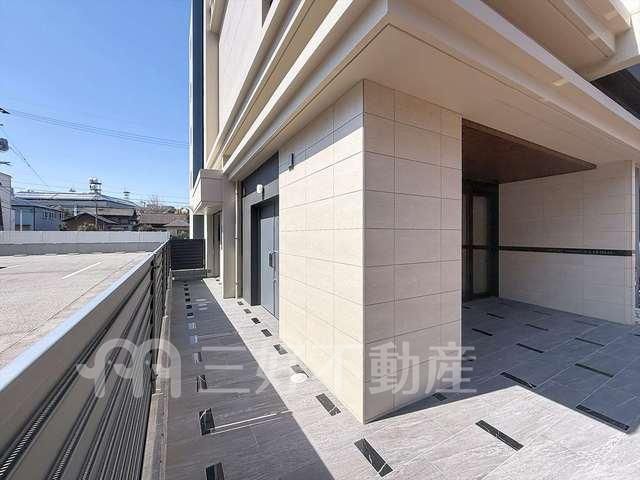 Modern 1LDK Apartment Near Yoshizuka Station, Fukuoka - Thumbnail 2