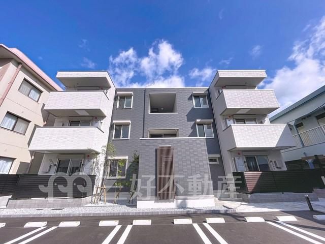 3LDK Corner Apartment in Hakata-ku, Fukuoka - 75.98 sqm - Thumbnail 2
