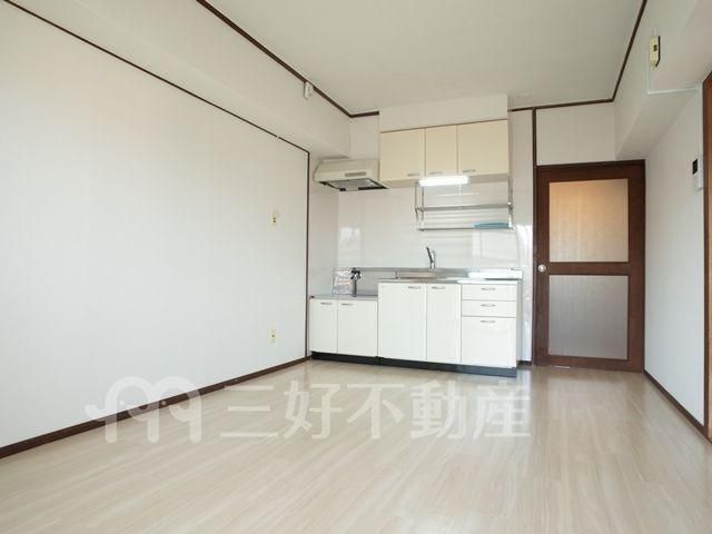 3DK Apartment for Rent in Jonan Ward, Fukuoka City - Thumbnail 4