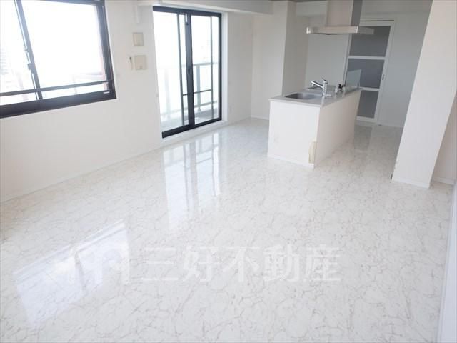 1LDK Apartment for Rent in Daimyo, Fukuoka City - Thumbnail 2