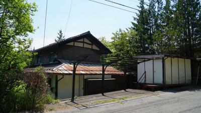 064_A private house with a distinctive approach leading to a lush courtyard - Machikado Office — Image 1, Tateshina, Nagano