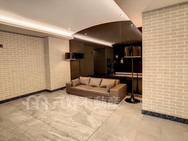 Spacious 4LDK Rental Apartment in Fukuoka's Sakurazaka - Thumbnail 3