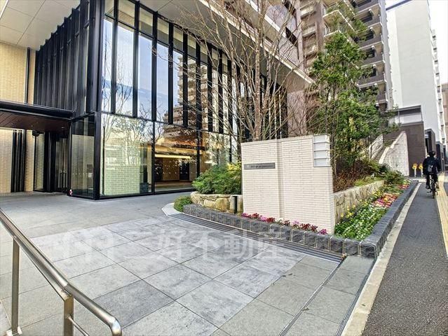 Spacious 4LDK Rental Apartment in Fukuoka's Sakurazaka - Thumbnail 2