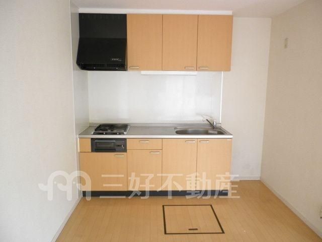 2LDK Apartment for Rent in Kasuga City, Fukuoka - Thumbnail 3