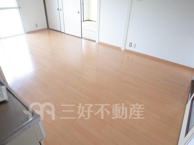 2LDK Apartment for Rent in Kasuga City, Fukuoka - Thumbnail 3