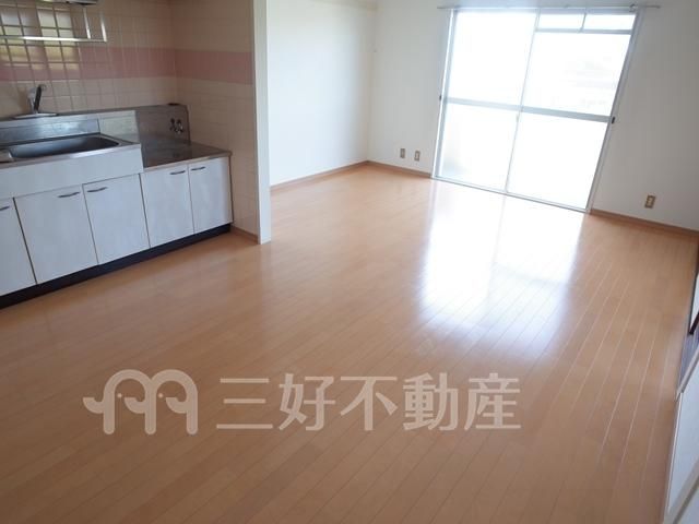 2LDK Apartment for Rent in Kasuga City, Fukuoka - Thumbnail 2