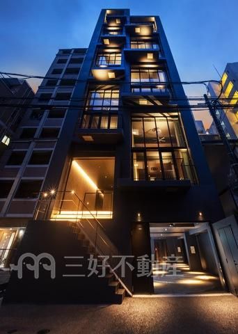Designer 1LDK Apartment for Rent in Chuo-ku, Fukuoka - Image 1