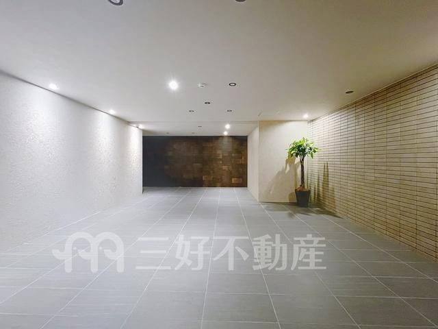 Modern 2LDK Apartment for Rent Near Nishi-Shin Station in Fukuoka - Thumbnail 4