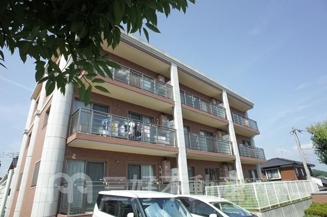 Royal Garden Harada 2LDK Apartment for Rent in Chikushino - Thumbnail 2
