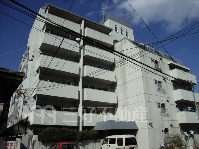 1LDK Apartment for Rent in Chuo-ku, Fukuoka Near Ropponmatsu Station - Thumbnail 2
