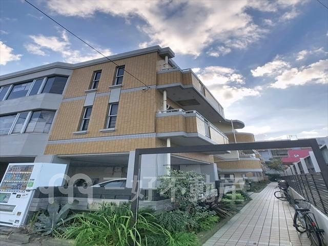 SPRING Court Minami-Mumemi 4LDK Apartment for Rent in Fukuoka - Thumbnail 3