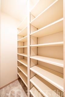 2LDK Apartment for Rent in Akasaka, Fukuoka City - Thumbnail 4