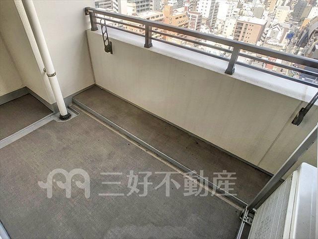 2LDK Corner Apartment in Daimyo, Fukuoka - 79.96m² - Thumbnail 4