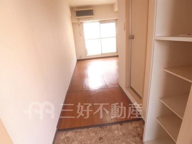 1R Apartment for Rent in Chuo-ku, Fukuoka City Near Ohori Park - Thumbnail 3