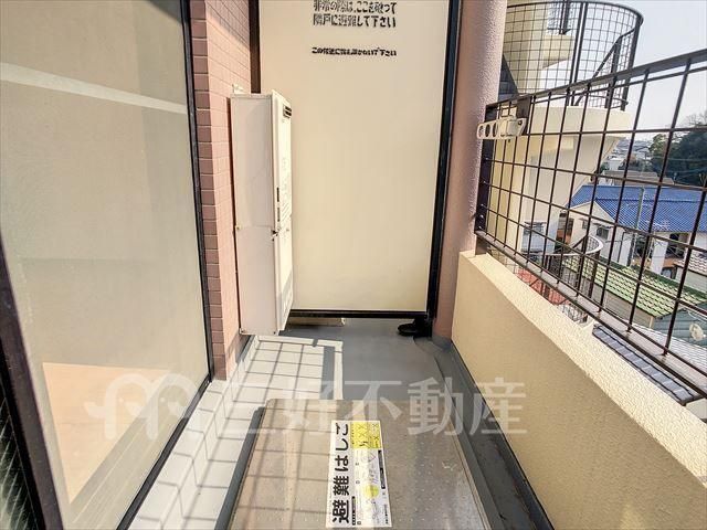 1K Apartment with Loft near Tonoharu Station, Fukuoka - Thumbnail 4