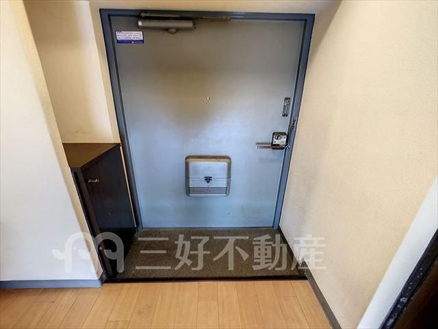 1K Apartment with Loft near Tonoharu Station, Fukuoka - Thumbnail 3