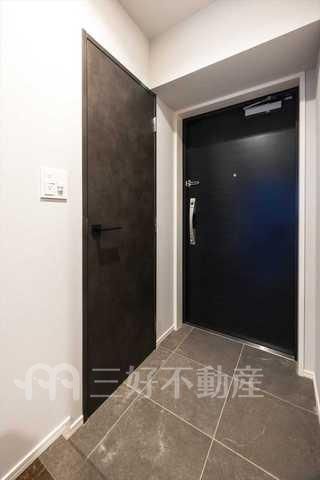 Modern 2LDK Apartment for Rent in Hakata, Fukuoka - Thumbnail 2