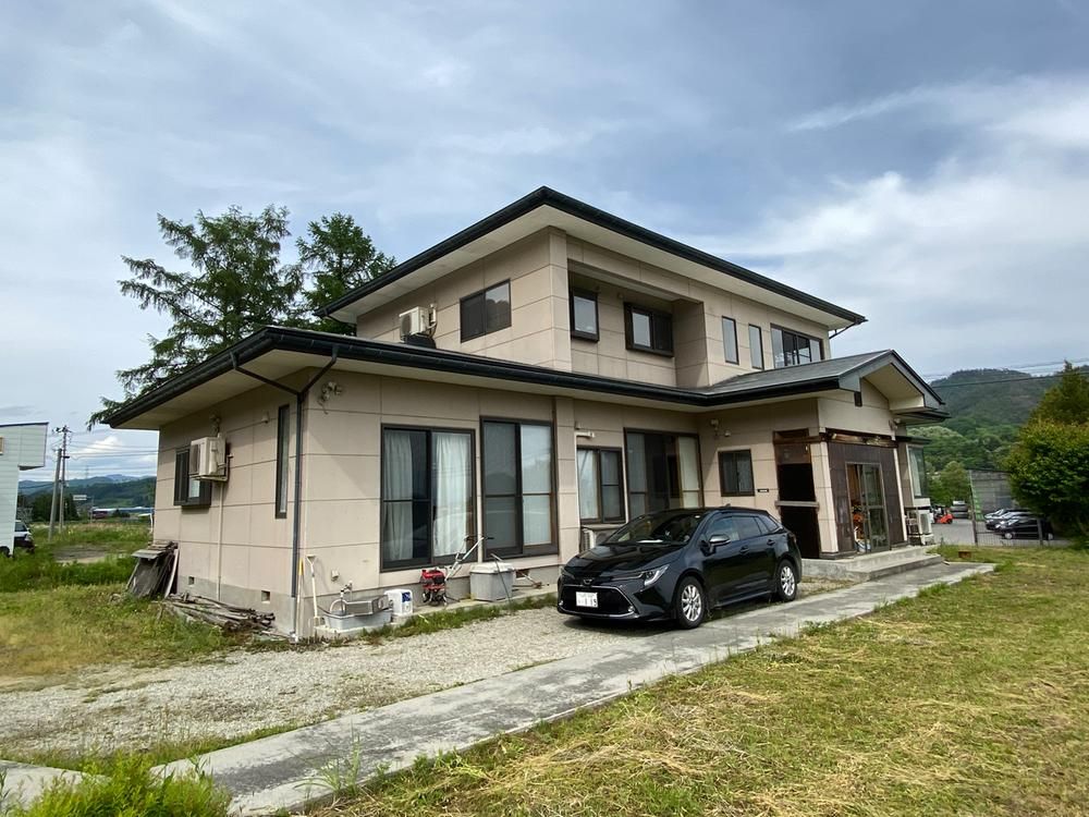 Spacious 2LDK House in Nanyo City - Thumbnail 3