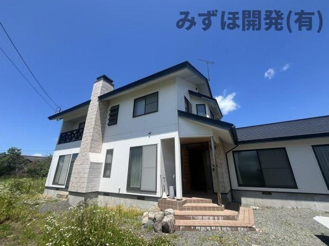 Spacious 2LDK House in Nanyo City - Thumbnail 2