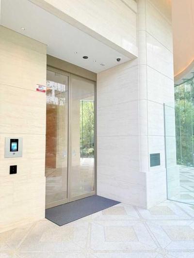 Luxury 3LDK Apartment in River Garden Tower Uemachi-dai Fudegazaki — Image 3, Tennoji, Osaka