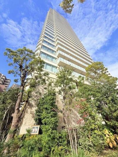 Luxury 3LDK Apartment in River Garden Tower Uemachi-dai Fudegazaki — Image 1, Tennoji, Osaka