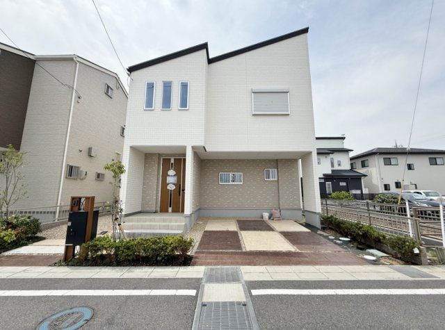 Spacious 5LDK New Build Home in Yasu City - Thumbnail 2