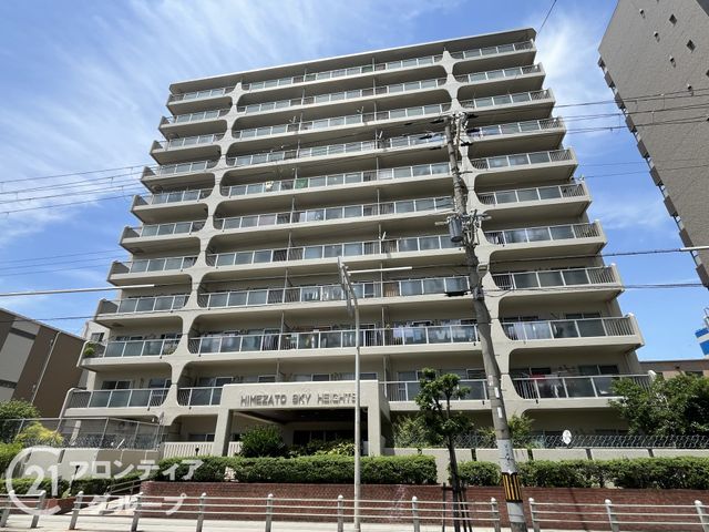 Renovated 2LDK+S Apartment in Nishiyodogawa, Osaka - Thumbnail 3