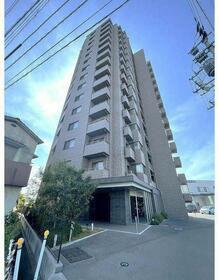 Royal Garden Nakamiya - Modern 3LDK Apartment in Marugame City — Image 1, Marugame, Kagawa