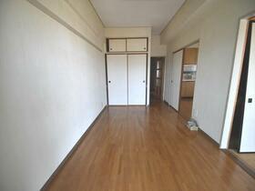 Livre Isawa: Hot Spring Apartment Complex in Fuefuki City — Image 1, Fuefuki, Yamanashi