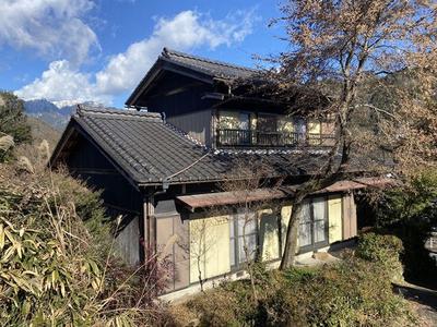 Traditional 5DK House with Mountain Views in Nakatsugawa — Image 1, Nakatsugawa, Gifu