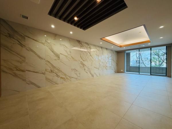 2LDK Apartment for Sale in Minato-ku, Tokyo - Thumbnail 2
