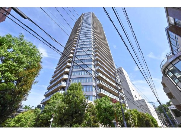Brillia Tower Ueno Ikenohata 2LDK Apartment in Taito, Tokyo - Thumbnail 2