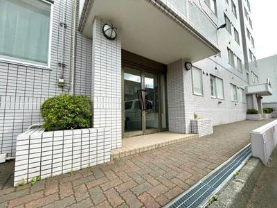 4LDK 103m² Renovated Apartment in Hassamu Chuo, Sapporo — Front_door, Nishi, Hokkaido