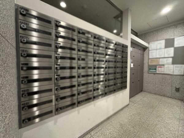 2LDK Apartment for Sale in Chiyoda, Tokyo - 60.71m2 - Thumbnail 4