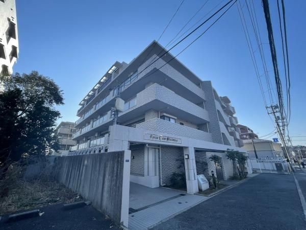 Renovated 3LDK Apartment in Yokohama Tsurumi 65.23m² - Thumbnail 4