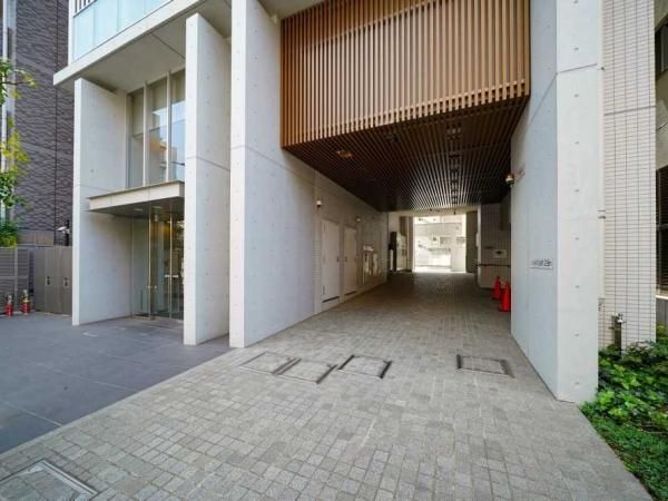 2LDK Apartment for Sale in Meguro, Tokyo - 57m2 - Thumbnail 2