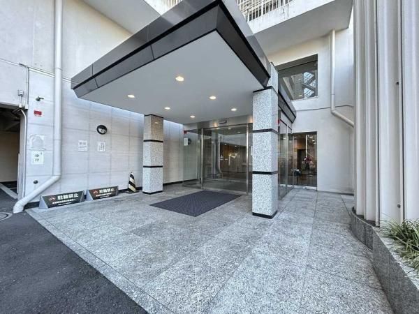 Renovated 3LDK Apartment in Hiroo, Shibuya, Tokyo - Thumbnail 3