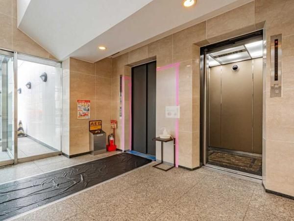 Renovated 3LDK Apartment in Hiroo, Shibuya, Tokyo - Thumbnail 2