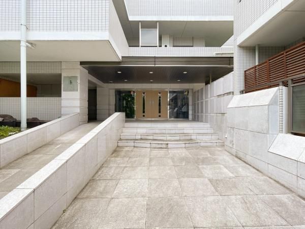 3LDK Apartment for Sale in Tsurumi Ward, Yokohama - Thumbnail 4