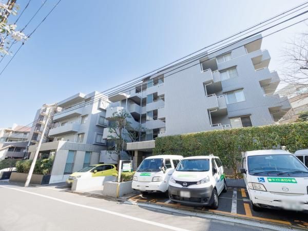 Grand Bayce Kyodo Residence 3LDK Apartment for Sale in Setagaya - Thumbnail 2