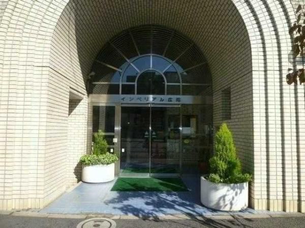 Renovated 2LDK Apartment in Minami-Azabu, Minato-ku, Tokyo - Thumbnail 2