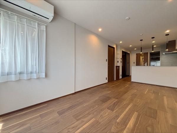 Renovated 2LDK Apartment in Minami-Azabu, Minato-ku, Tokyo - Thumbnail 4