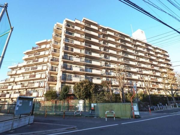 4LDK Apartment with Private Garden in Soka City, Saitama - Thumbnail 2