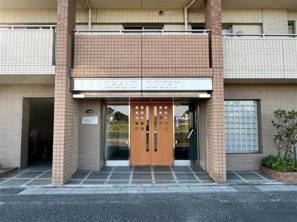 Renovated 3LDK Apartment with Private Garden in Kawaguchi - Thumbnail 2