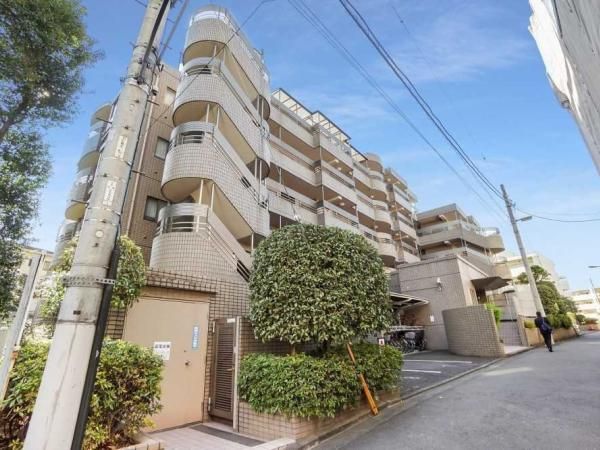 Renovated 2LDK Apartment in Takadanobaba, Shinjuku, Tokyo - Thumbnail 2