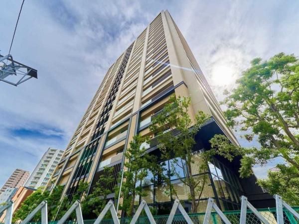 2LDK Apartment for Sale in Higashi-Ikebukuro, Tokyo - Thumbnail 2
