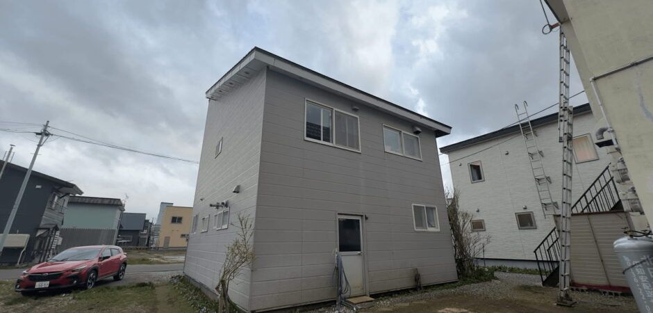 Dual-Building Property with Apartment & House in Kutchan, Hokkaido - Thumbnail 3