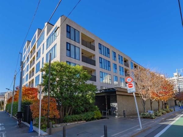 2LDK Apartment for Sale in Minami-Azabu, Minato-ku, Tokyo - Thumbnail 3