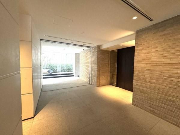 2LDK Apartment for Sale in Shibuya, Tokyo – 55.89m² - Thumbnail 4