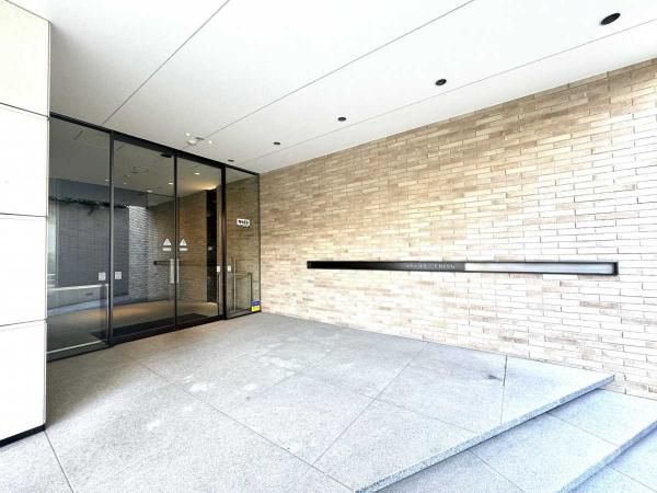2LDK Apartment for Sale in Shibuya, Tokyo – 55.89m² - Thumbnail 3